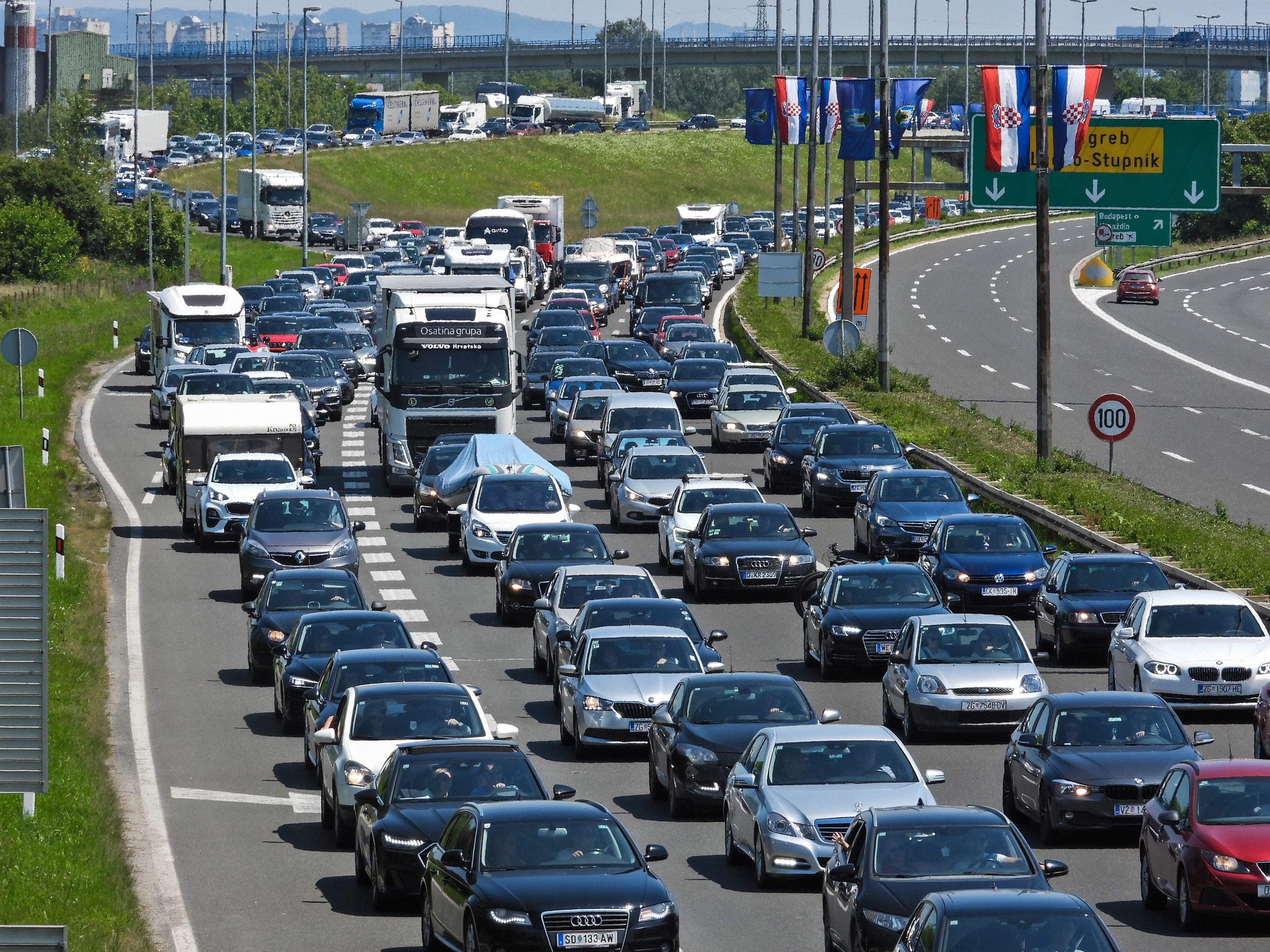 03.06.2021., Zagreb - Guzva na naplatnim kucicama Lucko u smjeru mora. Photo: Zeljko Hladika/PIXSELL