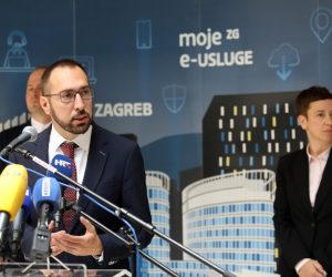 04.06.2021., Zagreb - Nakon primopredaje izvrsnih ovlasti gradonacelnika Grada Zagreba izmedju dosadasnje zamjenice gradonacelnika ujedno i obnasateljice duznosti gradonacelnika Grada Zagreba dr.sc. Jelene Pavicic Vukicevic i novoizabranog gradonacelnika, Tomislav Tomasevic obratio se medijima  Photo: Patrik Macek/PIXSELL