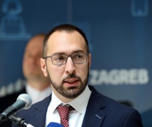 04.06.2021., Zagreb - Nakon primopredaje izvrsnih ovlasti gradonacelnika Grada Zagreba izmedju dosadasnje zamjenice gradonacelnika ujedno i obnasateljice duznosti gradonacelnika Grada Zagreba dr.sc. Jelene Pavicic Vukicevic i novoizabranog gradonacelnika, Tomislav Tomasevic obratio se medijima  Photo: Patrik Macek/PIXSELL