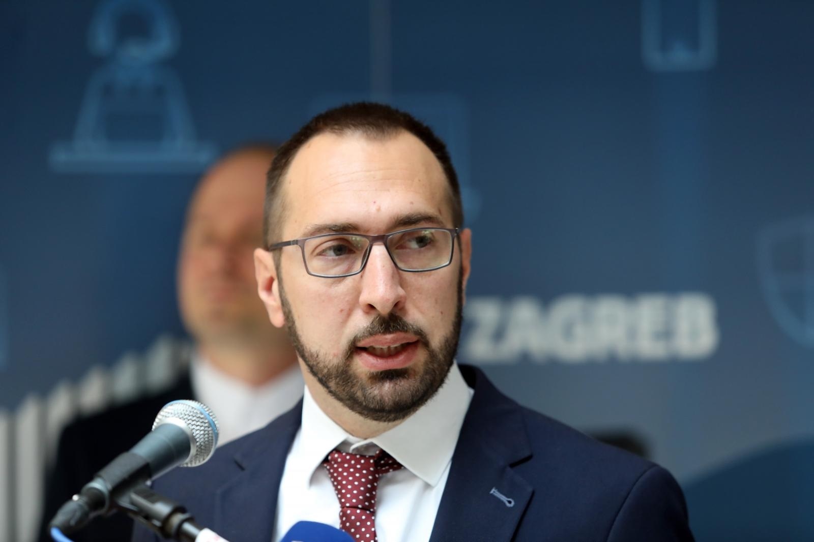04.06.2021., Zagreb - Nakon primopredaje izvrsnih ovlasti gradonacelnika Grada Zagreba izmedju dosadasnje zamjenice gradonacelnika ujedno i obnasateljice duznosti gradonacelnika Grada Zagreba dr.sc. Jelene Pavicic Vukicevic i novoizabranog gradonacelnika, Tomislav Tomasevic obratio se medijima  Photo: Patrik Macek/PIXSELL
