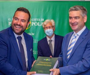 04.06.2021.., Pula - 
Bivsi gradonacelnik Boris Miletic u gradskoj palaci predao vlast novoizabranom gradonacelniku Pule Filipu Zoricicu.
Photo: Srecko Niketic/PIXSELL
