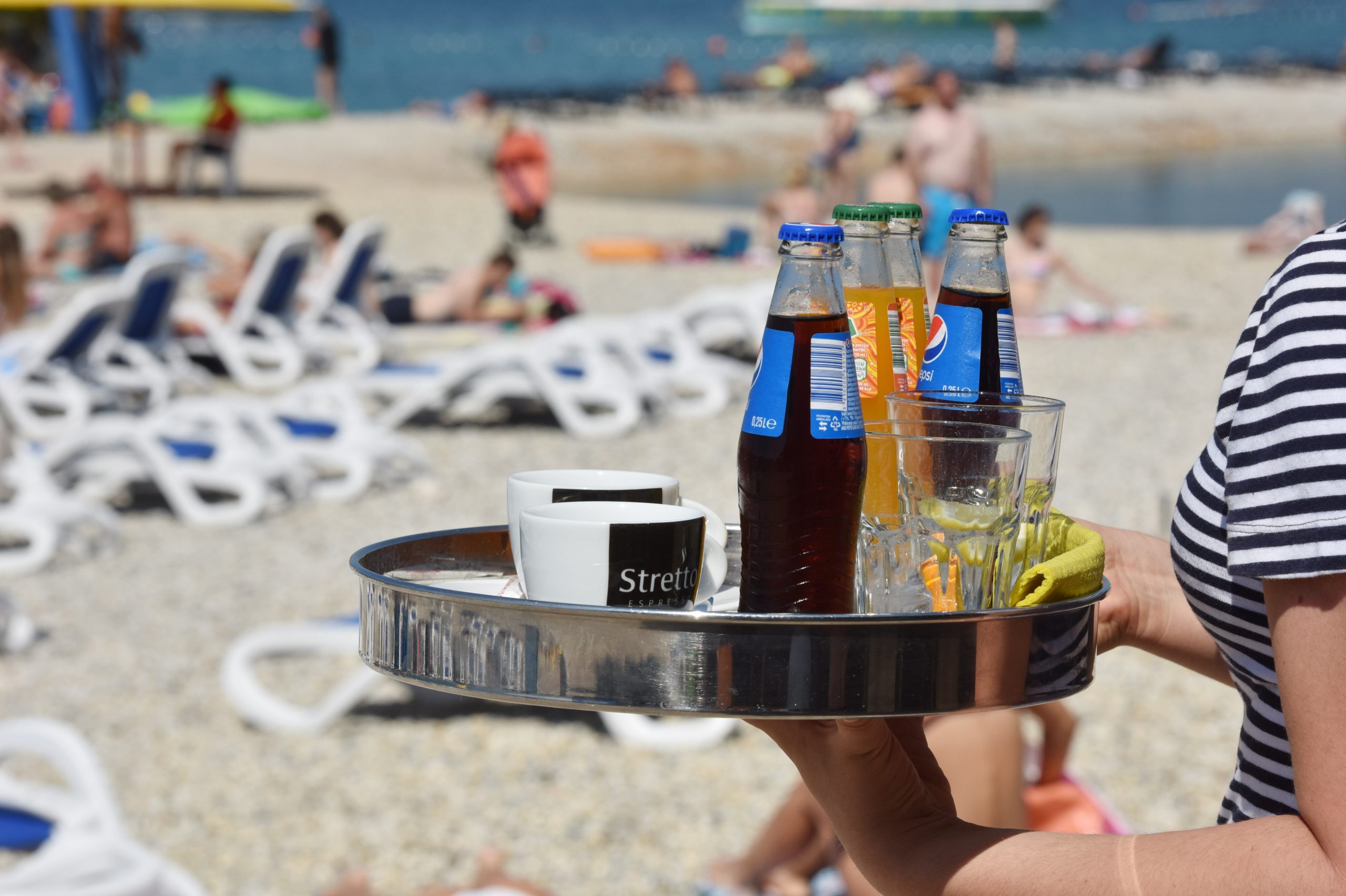 05.07.2018., Vodice - Konobar na plazi. 
Photo: Hrvoje Jelavic/PIXSELL