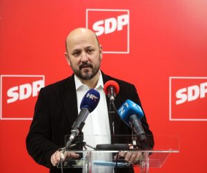 05.12.2020., Zagreb - Konferencija za medije SDP-a Zagreb na kojoj se simbolicki u opticaj izdala novcanica od minus milijun kuna sa likom i djelom gradonacelnika Zagreba, Milana Bandica. Konferenciji je pʚisustvovao predsjednik Gradske organizacije SDP-a Zagreb, Gordan Maras. 
Photo: Tomislav Miletic/PIXSELL