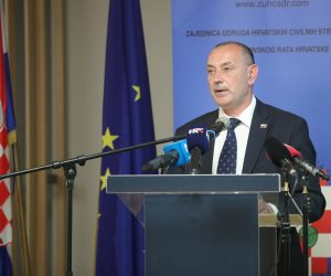 08.06.2021., Zagreb - hotel Academia. Potpredsjednik Vlade i ministar hrvatskih branitelja Tomo Medved sa suradnicima sudjelovao je na okruglom stolu pod nazivom Zasto je vazan Zakon o civilnim stradalnicima iz Domovinskog rata? U organizaciji Zajednice udruga hrvatskih civilnih stradalnika iz Domovinskog rata Hrvatske. Photo: Sanjin Strukic/PIXSELL