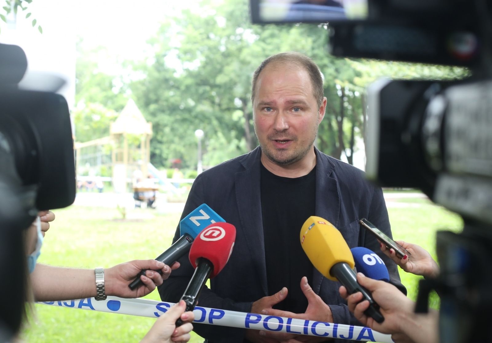 08.06.2021., Zagreb - Zamjenik gradonacelnika, Luka Korlaet, komentirao veliki pozar u Trnskom. Photo: Marin Tironi/PIXSELL