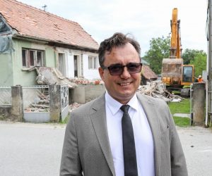 10.06.2021., Zagreb - U Fabijanicevoj ulici u Gornjoj Dubravi pocelo je prvo rusenje kuce po zahtjevima za obnovu. Damir Vandjelic, ravnatelja Fonda za obnovu Grada Zagreba, Krapinsko-zagorske zupanije i Zagrebacke zupanije. Photo: Patrik Macek/PIXSELL