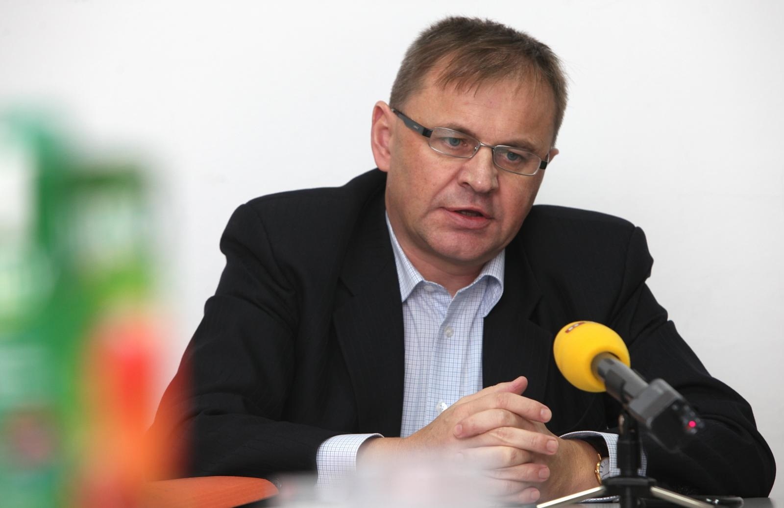 28.11.2010., Zagreb - Nogometni savez Zagrebacke zupanije na sjednici Izvrsnog odbora odlucio je podrzati Igora Stimca u utrci za novog predsjednika HNS-a. Tajnim glasovanjem za Stimca je glasovalo 11 clanova odbora dok je Vlatko Markovic dobio samo 3 glasa, izvijestio je predsjednik Nogometnog saveza Zagrebacke zupanije Ivan Brlekovic. 
Photo: Robert Anic/PIXSELL