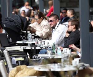 11.03.2021., Sibenik - Lijepi suncan dan napunio terase kafica na sibenskoj rivi.

Photo: Dusko Jaramaz/PIXSELL