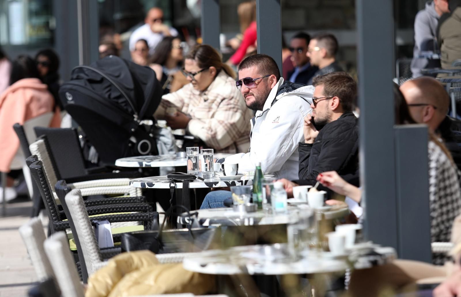 11.03.2021., Sibenik - Lijepi suncan dan napunio terase kafica na sibenskoj rivi.

Photo: Dusko Jaramaz/PIXSELL