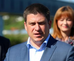 11.05.2021., Karlovac - Ministar mora, prometa i infrastrukture Oleg Butkovic u sluzbenoj posjeti Karlovackoj zupaniji obisao je gradiliste  mosta u Gornjem Pokupju preko rijeke Kupe.
Photo: Kristina Stedul Fabac/PIXSELL