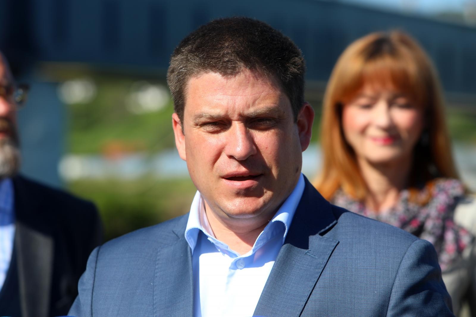 11.05.2021., Karlovac - Ministar mora, prometa i infrastrukture Oleg Butkovic u sluzbenoj posjeti Karlovackoj zupaniji obisao je gradiliste  mosta u Gornjem Pokupju preko rijeke Kupe.
Photo: Kristina Stedul Fabac/PIXSELL