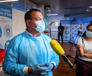 12.06.2021., Zadar- Ministar Vili Beros prikljucio se akciji vodstva kluba i navijaca KK Zadra masovnog cjepljenja. Photo: Marko Dimic/PIXSELL