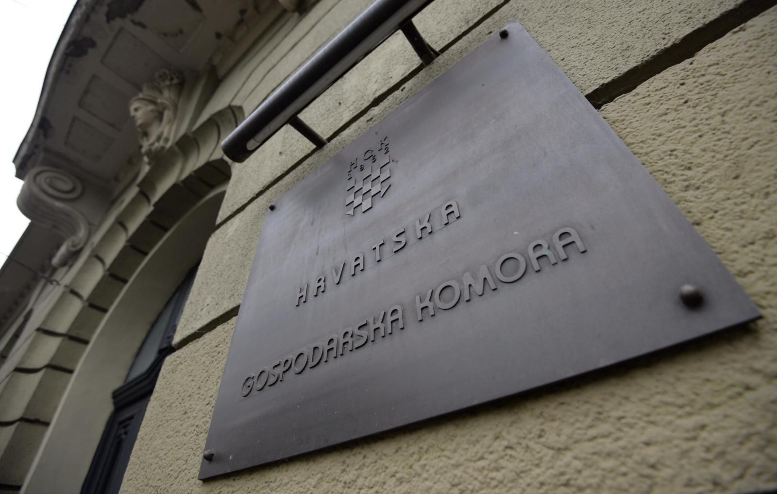 12.11.2013., Zagreb - Policija je jutros uhitila Nadana Vidosevica pod sumnjom da je zloupotrijebio polozaj i ovlasti u aferi izvlacenja 32 milijuna kuna iz Hrvatske gospodarske komore. Inspektori pretrazuju ured u komori.
Photo: Marko Lukunic/PIXSELL