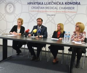 14.01.2020., Zagreb - U Hrvatskoj lijecnickoj komori zajednicku konferenciju za medije održali su Koordinacija hrvatske obiteljske medicine (KoHOM) i Hrvatska lijecnicka komora (HLK) na temu "(Ne)provodjenje Zakona o zdravstvenoj zastiti u primarnoj zdravstvenoj zastiti".  Na konferenciji su govorili Vesna Balint, Kresimir Luetic, Vikica Krolo i Natasa Ban Toskic.
Photo: Davorin Visnjic/PIXSELL