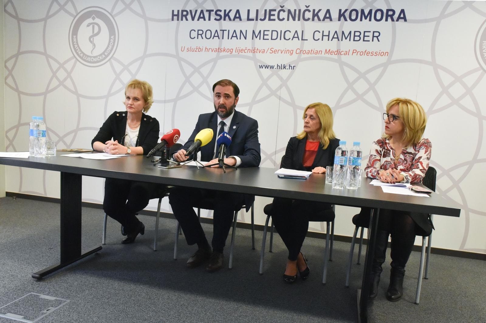 14.01.2020., Zagreb - U Hrvatskoj lijecnickoj komori zajednicku konferenciju za medije održali su Koordinacija hrvatske obiteljske medicine (KoHOM) i Hrvatska lijecnicka komora (HLK) na temu "(Ne)provodjenje Zakona o zdravstvenoj zastiti u primarnoj zdravstvenoj zastiti".  Na konferenciji su govorili Vesna Balint, Kresimir Luetic, Vikica Krolo i Natasa Ban Toskic.
Photo: Davorin Visnjic/PIXSELL