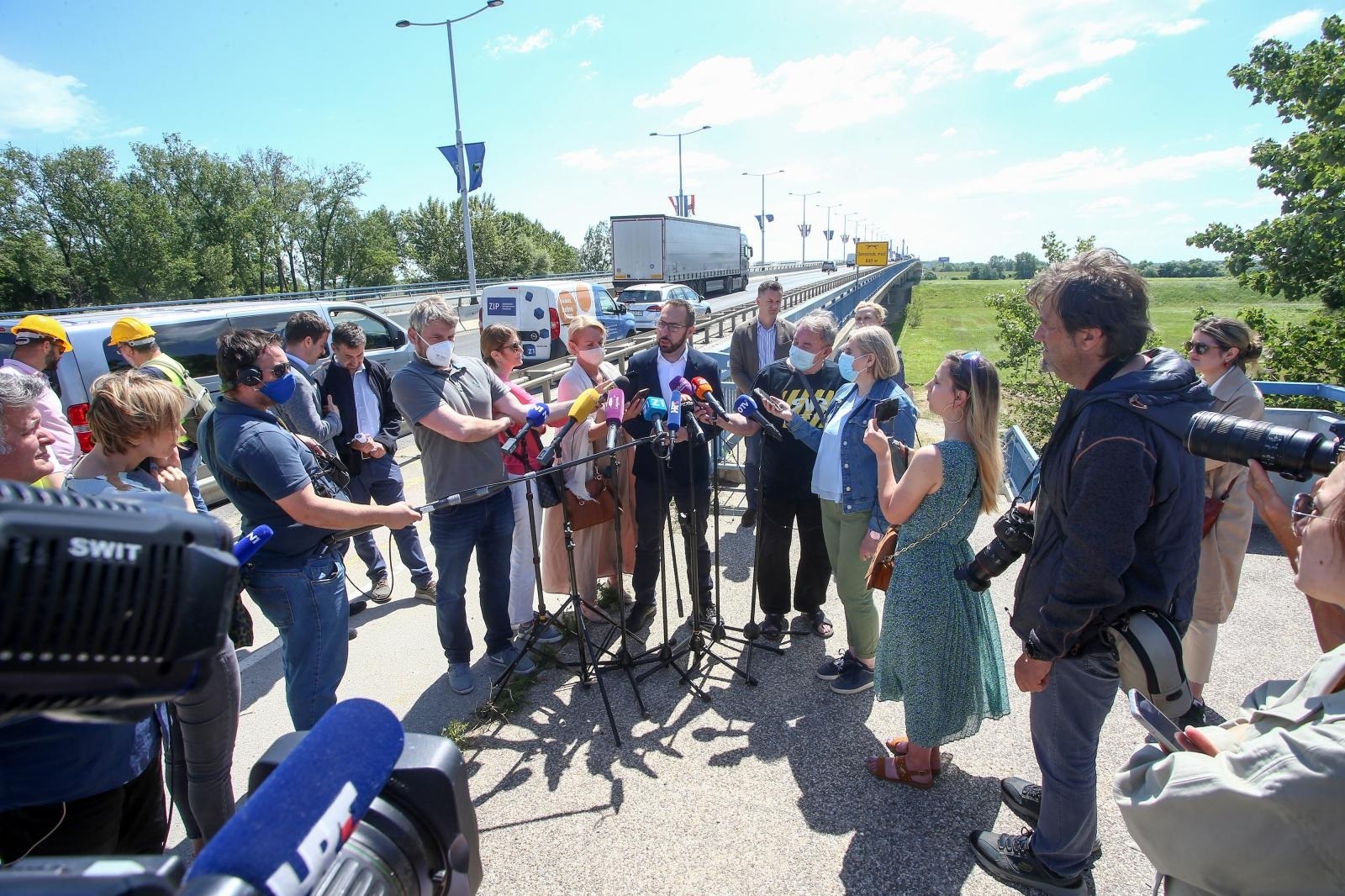 14.06.2021., Zagreb - Gradonacelnik Zagreba Tomislav Tomasevic prisustvovao je pocetku radova na uredjenju Domovinskog mosta. 
Photo: Matija Habljak/PIXSELL
