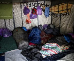 15.01.2021.,Bihac, Bosna i Hercegovina - Migrantski kamp Lipa koji se nalazi nekoliko kilometara od Bihaca, jos uvijek ne ispunjava osnovne uslove za normalan boravak. Postavljeni su vojni satori koji prokisnjavaju, tekuce vode nema, a ona u bocama i kanisterima mrzne jer temperature dostizu i -15 stupnjeva Celzijusa. Kupaju se u obliznjim potocima koji takodjer sluze i za pranje odjece ili tope snijeg kako bi dobli vodu. Vecina migranata ne zeli ostati ovdje jer kako kazu, ovo nije zivot dostojan covjeka. Da bi dosli do Bihaca gdje mogu nesto kupiti ili preuzeti novac koji im salju potrebno je da hodaju 6 i vise sati samo u jednom pravcu. Mnogi su bolesni i sa bolovima ali ne dobivaju nikakvu posebnu pomoc, cak ni tablete. Trenutno se u kampu nalazi oko 800 ljudi, a njime upravlja Ministarstvo sigurnosti Bosne i Hercegovine.
Photo: Armin Durgut/PIXSELL