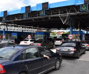 16.05.2021., Slavonski Brod - Guzve na ulazu u Hrvatsku na granicnom prijelazu s BiH u Slavonskom Brodu. 
Photo: Ivica Galovic/PIXSELL