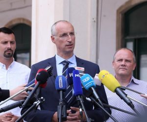 17.05.2021., Split-Kandidat za gradonacelnika Splita, Ivica Puljak, i kandidati za zamjenike Bojan Ivosevic i Antonio Kuzmanic odrzali konferenciju za medije.
Photo:Ivo Cagalj/PIXSELL
