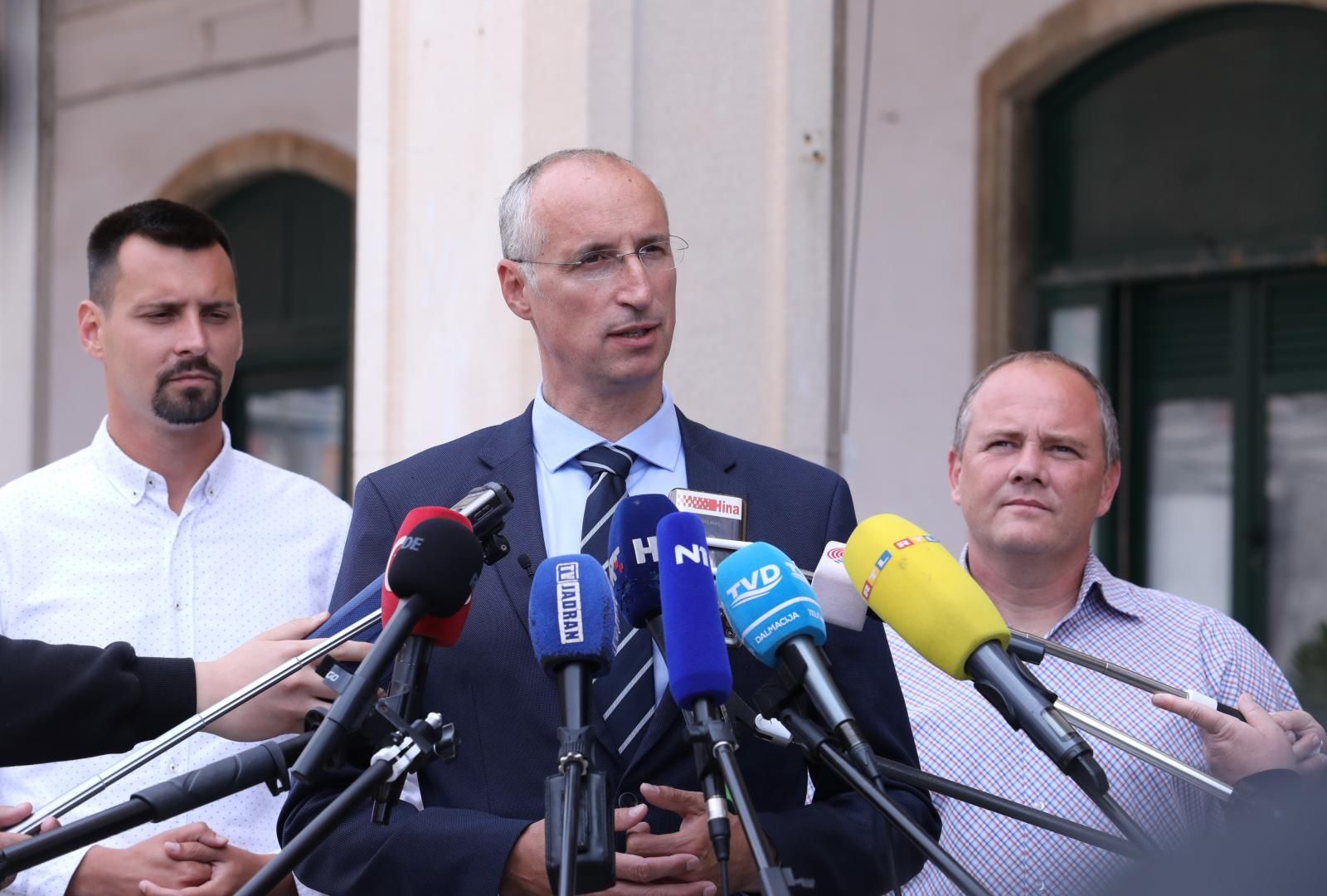 17.05.2021., Split-Kandidat za gradonacelnika Splita, Ivica Puljak, i kandidati za zamjenike Bojan Ivosevic i Antonio Kuzmanic odrzali konferenciju za medije.
Photo:Ivo Cagalj/PIXSELL