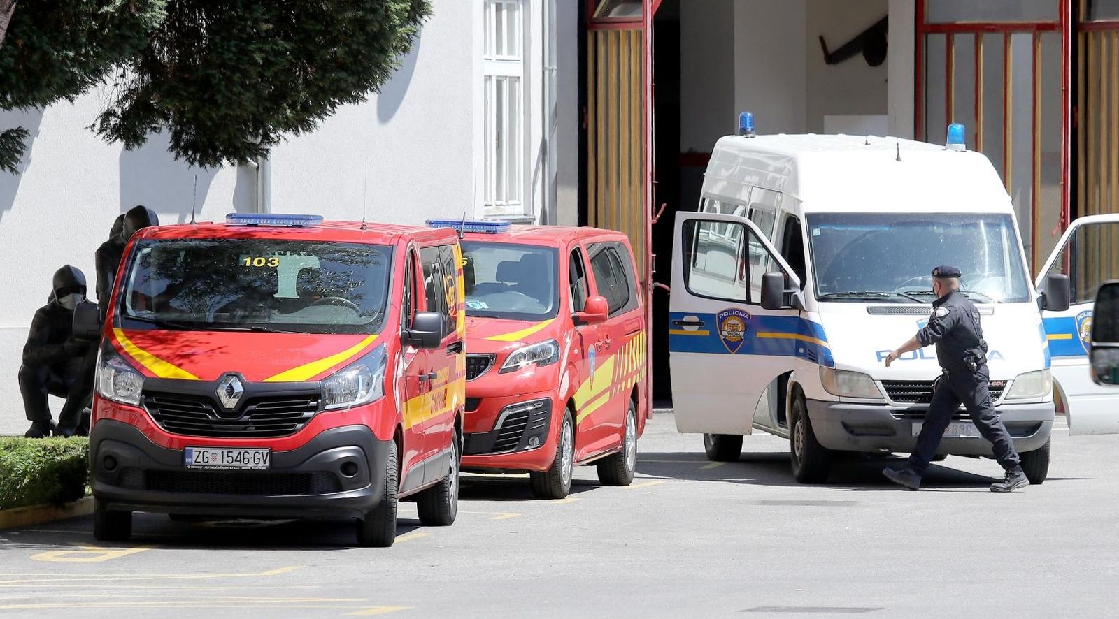 17.06.2021. Zagreb - Policija i Uskok upali u GSKG: Uhicene cetiri osobe, medju njima i voditelj. Dovodjenje osumnjicenih

Photo: Patrik Macek/PIXSELL