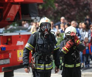 18.05.2019.Zagreb - U organizaciji Ureda za upravljanje u hitnim situacijama, Javne vatrogasne postrojbe Grada Zagreba, Vatrogasne zajednice Grada Zagreba i Udruge predstavnika suvlasnika stambenih zgrada Grada Zagreba odrzat ce se pokazna vatrogasna vjezba tijekom koje su vatrogasci Javne vatrogasne postrojbe, DVD-a Hrasce i Mala Mlaka demonstrirati evakuaciju stanara u slucaju pozara stambene zgrade, savjetovati kako postupiti u slucaju pozara te prezentirati siguran nacin gasenja pocetnog pozara. 
Photo: Slavko Midzor/PIXSELL
