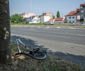 20.06.2021., Zagreb - Na krizanju Zagrebacke avenije i Ulice Hrvatskog sokola u prometnoj nesreci poginuli su vozac bicikla i motociklist. Policija provodi uvidjaj. Photo: PIXSELL