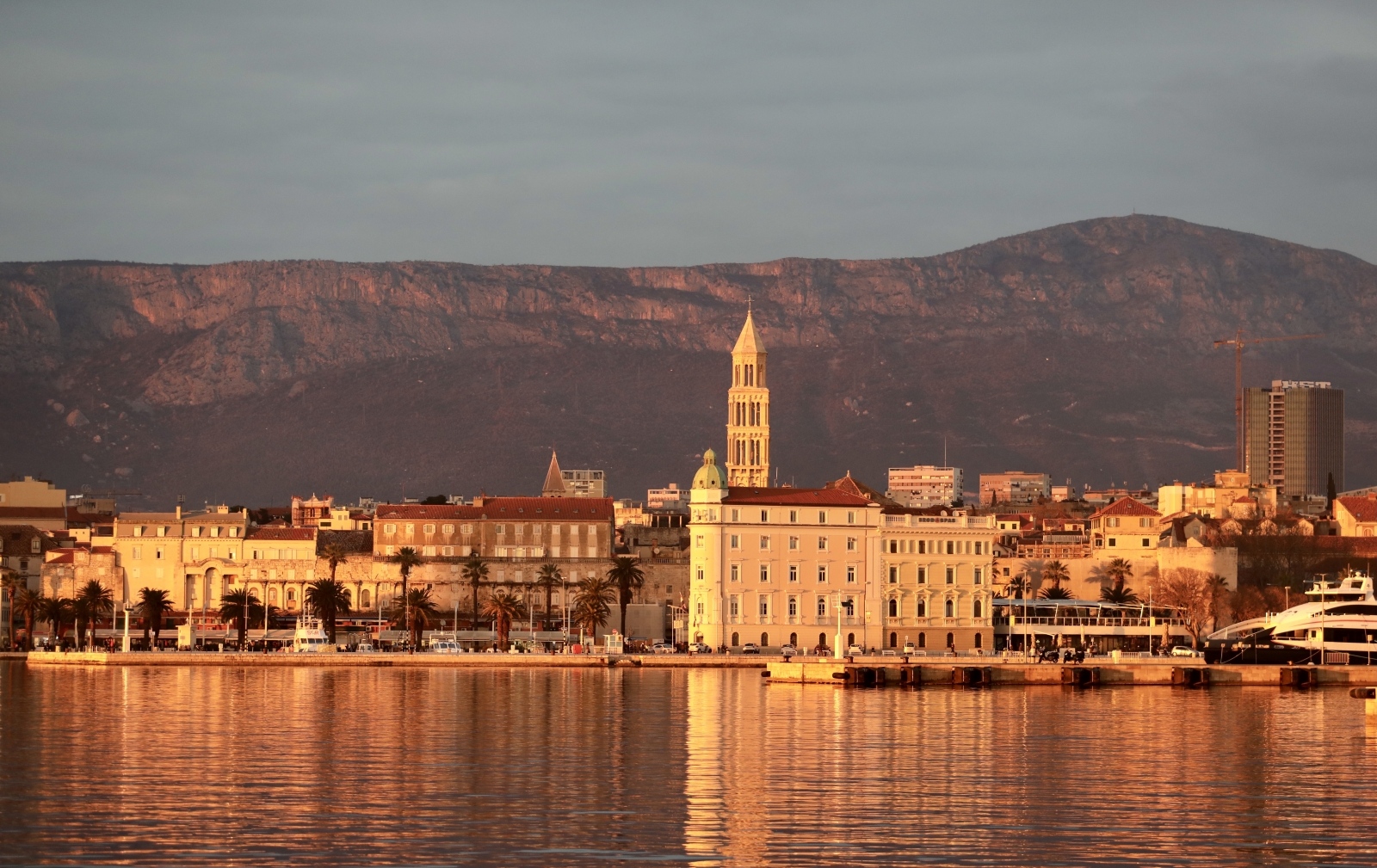 20.02.2021., Split - Jadrolinijin trajekt Marko Polo u gradskoj luci. Photo: Ivo Cagalj/PIXSELL