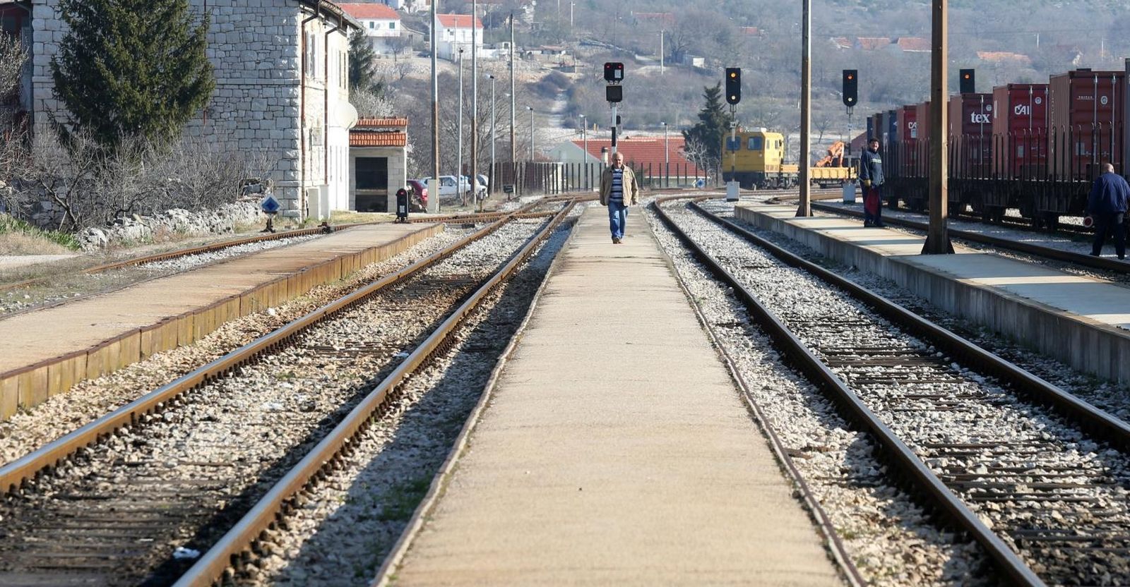 21.03.2015., Sibenik - Zeljeznicka postaja Perkovic smjestena je u selu Sitno Donje 20-ak kilometara od Sibenika.
Photo: Dusko Jaramaz/PIXSELL