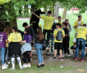 21.5.2021., Zagreb - Maturanti na popularnoj norijadi slave zadnji dan skole uz pjesmu, ples i pice na zagrebackom jezeru Bundek. 
Photo: Goran Stanzl/PIXSELL