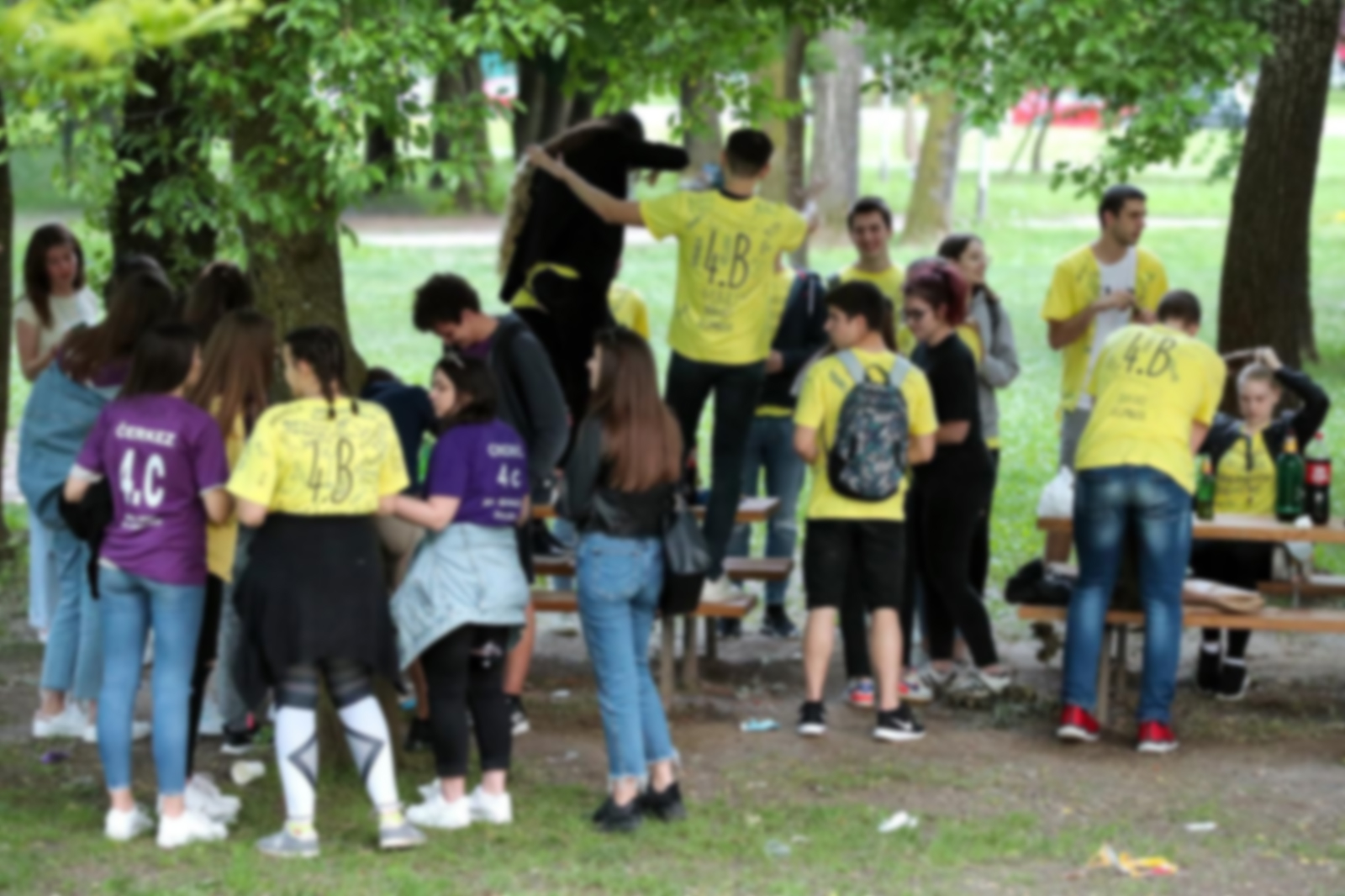 21.5.2021., Zagreb - Maturanti na popularnoj norijadi slave zadnji dan skole uz pjesmu, ples i pice na zagrebackom jezeru Bundek. 
Photo: Goran Stanzl/PIXSELL