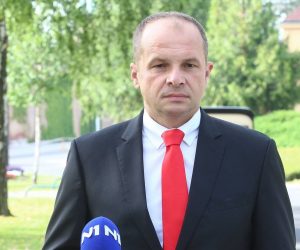 21.06.2021., Zagreb - Paljenje svijeca i polaganje vijenaca pred Grobnicom narodnih heroja i na Partizanskom groblju na Mirogoju povodom Dana antifasisticke borbe. Sinisa Hajdas Doncic.
Photo: Matija Habljak/PIXSELL