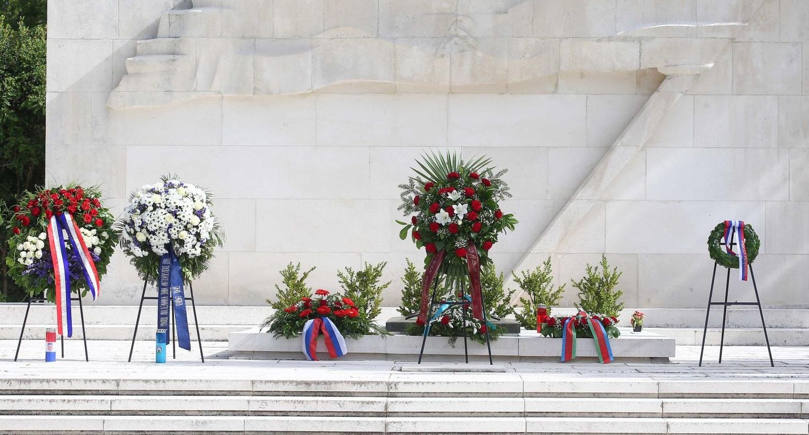 21.06.2021., Zagreb - Paljenje svijeca i polaganje vijenaca pred Grobnicom narodnih heroja i na Partizanskom groblju na Mirogoju povodom Dana antifasisticke borbe.
Photo: Matija Habljak/PIXSELL