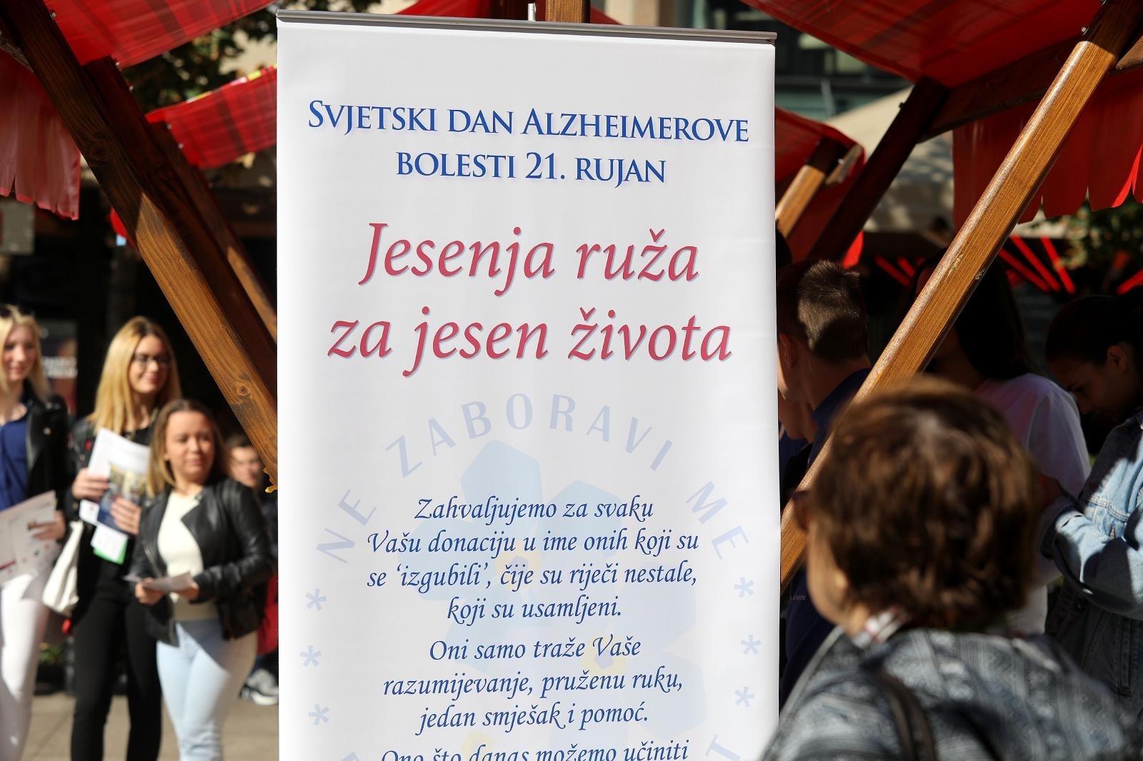 21.09.2017., Zagreb - Programom na Cvjetnom trgu obiljezen je Svjetski dan borbe protiv Alzheimerove bolesti. 
Photo: Patrik Macek/PIXSELL