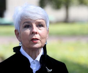 22.04.2021., Jasenovac - Povodom 76. obljetnice proboja posljednjih zatocenika ustaskog logora Jasenovac, izaslanstva Predsjednika, Sabora i Vlade, kao i manjina, odali su pocast svim stradalima u tom logoru polaganjem cvijeca i kamencica kod Spomen obiljezja Kameni cvijet. Photo: Zeljko Lukunic/PIXSELL