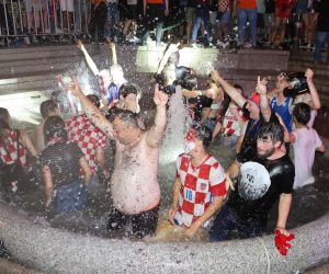 22.06.2021., Zagreb - Atmosfera na trgu bana Josipa Jelacica na gledanju utakmice izmedju Hrvatske i Skotske.Photo: Marko Prpic/PIXSELL