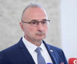 23.04.2021., Zagreb - Ministar Gordan Grlic Radman komentirao je u Saboru incident sa skidanjem hrvatske zastave s veleposlanstva u Beogradu.
Photo: Patrik Macek/PIXSELL
