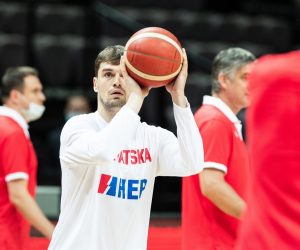 23.06.2021., Spaladium Arena, Split - Zagrijavanje hrvatskih kosarkaskih reprezentativaca uoci pocetka prijateljske utakmice protiv Portorika. Mario Hezonja Photo: Milan Sabic/PIXSELL