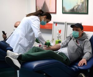 24.03.2020., Zagreb - Veliki broj gradjana odazvao se pozivu za dobrovoljno davanje krvi u prostorijama Hrvatskog zavoda za transfuzijsku medicinu u Petrovoj. Photo: Marko Lukunic/PIXSELL