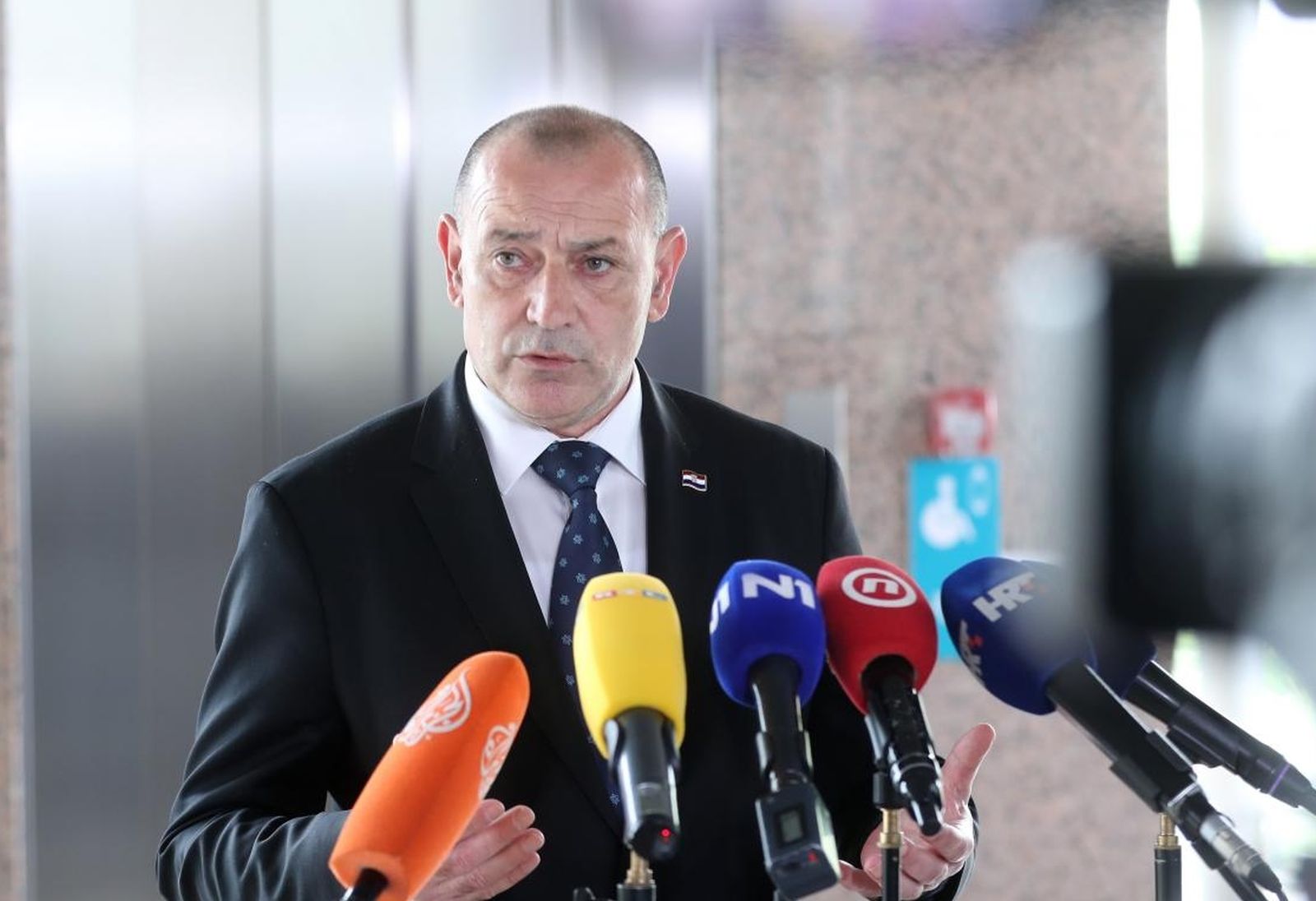 29.04.2021., Zagreb - Potpredsjednik Vlade i ministar branitelja Tomo Medved dao je izjavu medijima prije pocetka sjednice Vlade Republike Hrvatske u Nacionalnoj i sveucilisnoj knjiznici. Photo: Zeljko Lukunic/PIXSELL