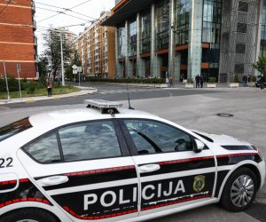 29.05.2021., Sarajevo, Bosna i Hercegovina - Stotinjak gradjana i medijskih radnika okupilo se ispred zgrade Bosmala u kojem se nalazi Face televizija u znak podrske njenom uredniku Senadu Hadzifejzovicu i slobodi medija u BiH.
Photo: Armin Durgut/PIXSELL