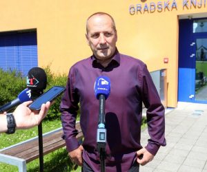 30.05.2021., Karlovac - Nezavisni kandidat koalicije SDP, HSS, Reformisti za gradonacelnika Karlovca Davor Petracic glasao je u drugom krugu lokalnih izbora. Na glasanje je stigao na biciklu.
Photo: Kristina Stedul Fabac/PIXSELL
