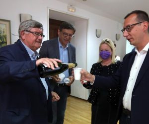 30.05.2021., Rijeka - Atmosfera u stozeru SDP-a nakon izlaznih anketa. Kandidat Marko Filipovic i clanovi stranke. Photo: Goran Kovacic/PIXSELL