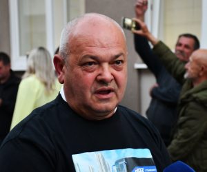 30.05.2021., Slavonski Brod - Slavlje ispred stozera kandidata za gradonacelnika Slavonskog Broda  Mirka Duspare nakon objave prvih sluzbenih rezultata drugog kruga glasanja. Prema prvim rezultatima DIP-a, Nezavisna lista Mirka Duspare (DM NL) za ima 10.154 glasa, a protukandidat Dragan Jelic (HDZ) 9.265. 
Photo: Ivica Galovic/PIXSELL