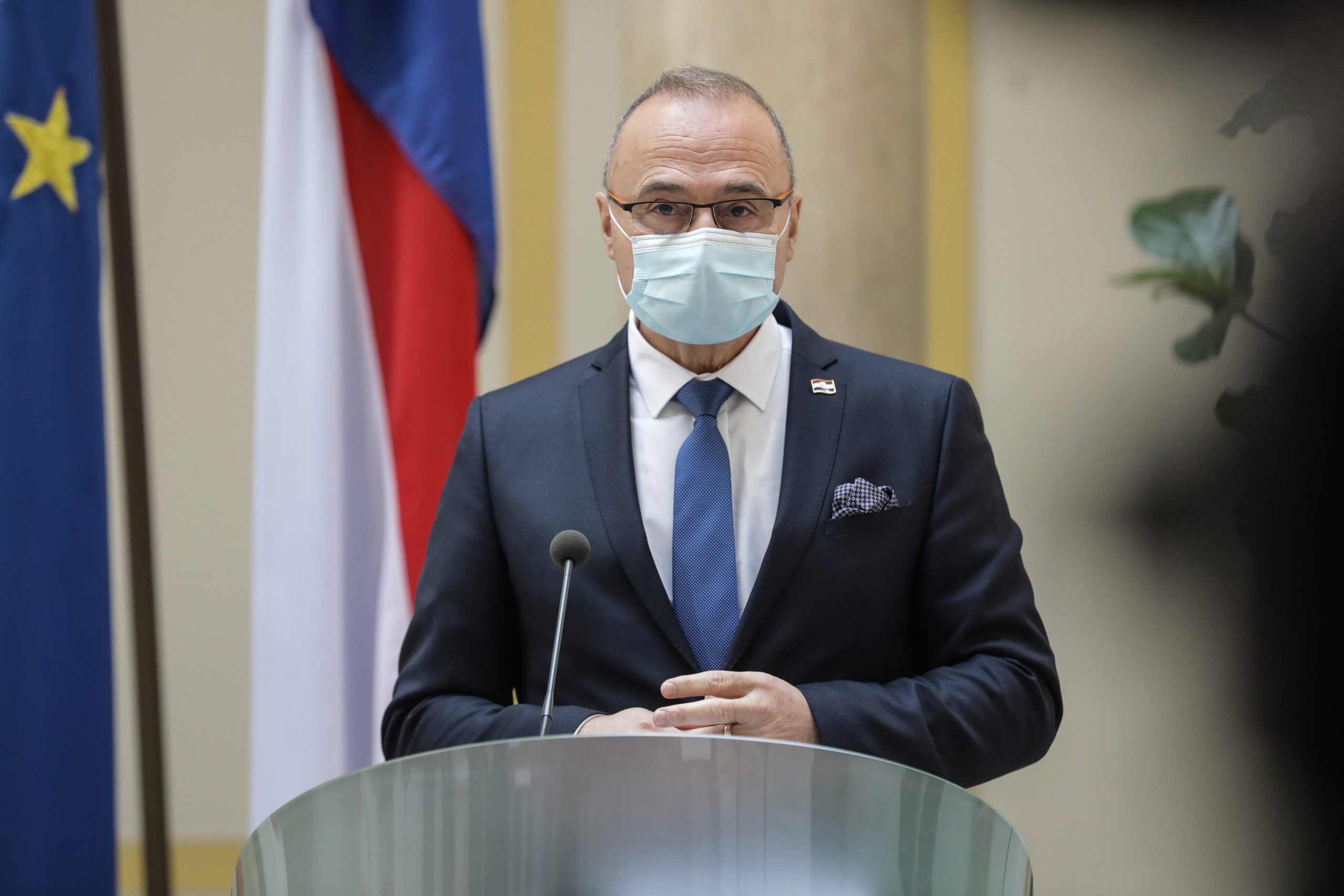 30.11.2020., Zagreb - Ministar vanjskih i europskih poslova Gordan Grlic Radman sastao se s talijanskim kolegom Luigijem Di Maiom uoci odrzavanja cetvrte sjednice Koordinacijskog odbora ministara vlada Republike Hrvatske i Talijanske Republike te su potpisali Zajednicke izjave i odrzali konferenciju za medije.
Photo: Robert Anic/PIXSELL