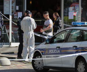 31.05.2021., Zagreb - U jednom od stanovu u stambenoj zgradi na Lanistu doslo je do eksplozije u ranim jutarnjim satima. Jedan stan i lift na trecem katu jace su osteceni te je jedna osoba ozlijedjena. Photo: Jurica Galoic/PIXSELL