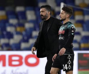 Serie A - Napoli v Inter Milan Soccer Football - Serie A - Napoli v Inter Milan - Stadio Diego Armando Maradona, Naples, Italy - April 18, 2021 Napoli coach Gennaro Gattuso with Dries Mertens after the match REUTERS/Ciro De Luca CIRO DE LUCA