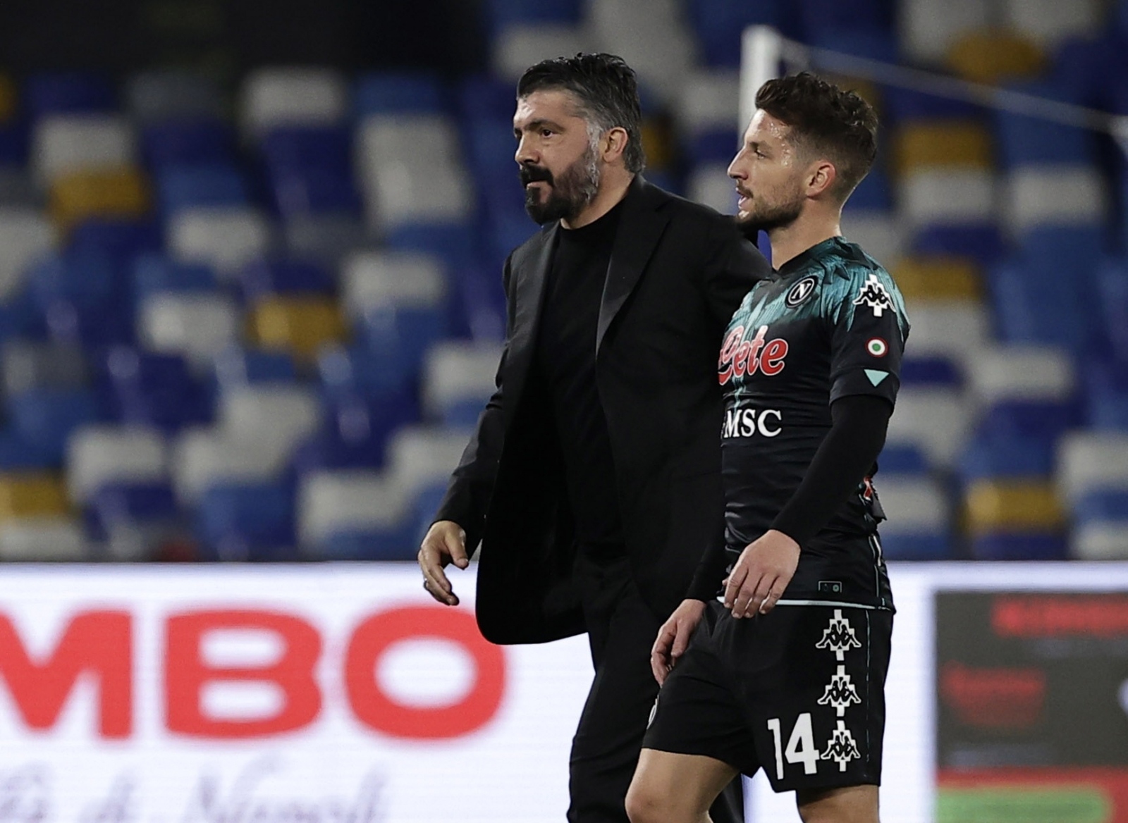 Serie A - Napoli v Inter Milan Soccer Football - Serie A - Napoli v Inter Milan - Stadio Diego Armando Maradona, Naples, Italy - April 18, 2021 Napoli coach Gennaro Gattuso with Dries Mertens after the match REUTERS/Ciro De Luca CIRO DE LUCA