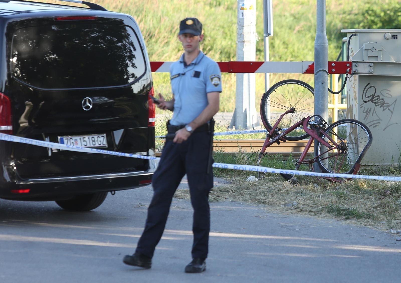 30.06.2019., Zagreb - Na pruznom prijelazu Trnava, vlak usmrtio biciklista. 

Photo: Marko Prpic/PIXSELL
