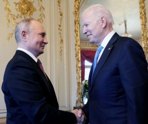 epa09275842 US President Joe Biden (R) and Russian President Vladimir Putin (L) shake hands during the US-Russia summit at the Villa La Grange, in Geneva, Switzerland, 16 June 2021.  EPA/MIKHAIL METZEL/SPUTNIK/KREMLIN / POOL MANDATORY CREDIT